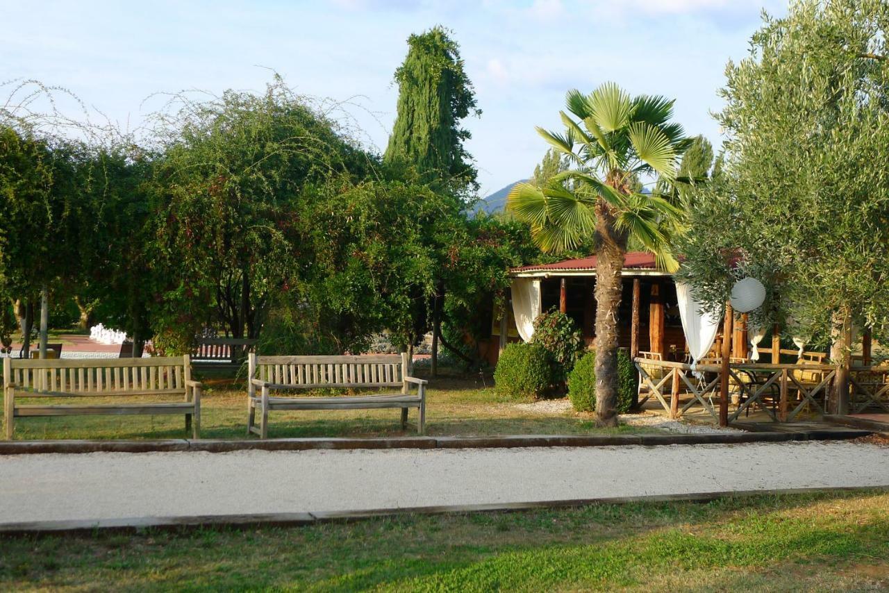 Les Piegonnaises - 2 Roulottes Villa Dış mekan fotoğraf
